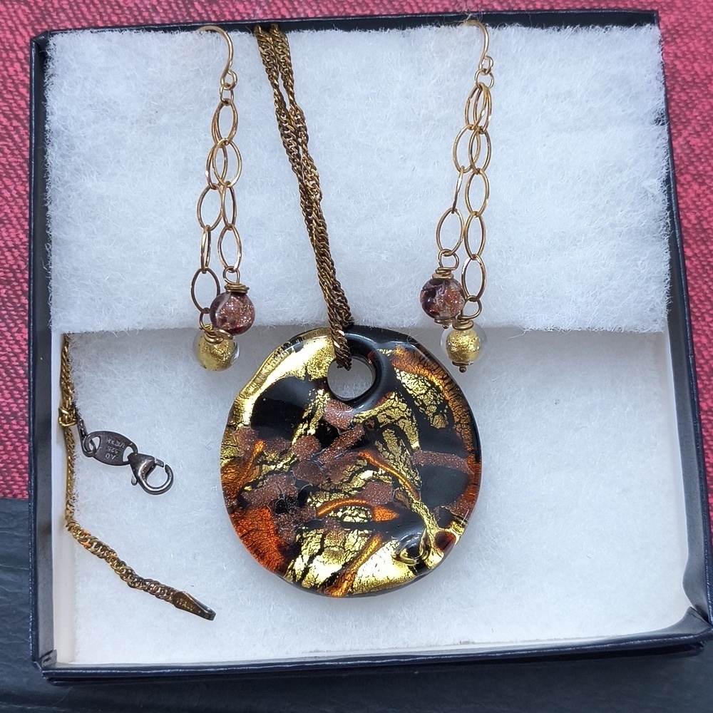 Vintage Murano Glass Elegant Gold and Black Pendant Necklace Y2K Grandmacore - Picture 4 of 10